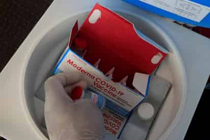 Hace unos días, la farmacéutica Pfizer dio inicio a un estudio similar. (ARCHIVO)