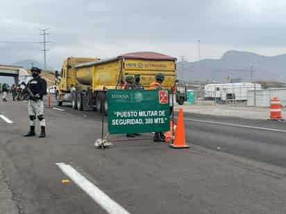 Este viernes se instaló un puesto militar de seguridad en la caseta León Guzmán. (EL SIGLO DE TORREÓN)