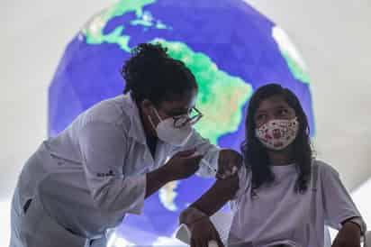 Cuba ha comenzado a vacunar contra el COVID-19 a mayores de 2 años de edad. (ARCHIVO)