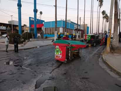 La camioneta que remolcaba el carrito fue impactada por un automóvil, dejando daños materiales estimados en 15 mil pesos.