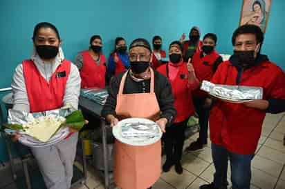 Doña Siri legó sus conocimientos gastronómicos a su hija María Estela. También sus nietas y su yerno participan en la tradición.