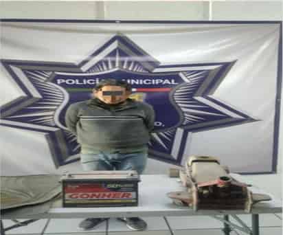 El hombre fue detenido por personal de la Policía Municipal.