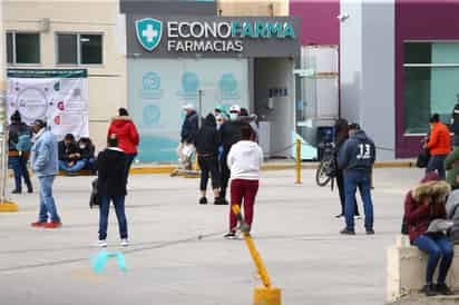 Las solicitudes de pruebas COVID se redujeron en un 35 por ciento en la última semana. (ARCHIVO)