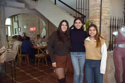 Carolina Flores, Andrea y Ana Paola Castañeda son las jóvenes emprendedoras que impulsan el concepto de La Casa del Centro. (EL SIGLO DE TORREÓN) 