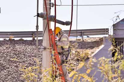 Bajo el nuevo régimen la CFE tendría que aportar el 54% de la energía requerida por el país. (ARCHIVO)