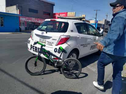 El ciclista reconoció que se pasó el semáforo en rojo y fue impactado por el conductor de la camioneta. 
(EL SIGLO DE TORREÓN) 