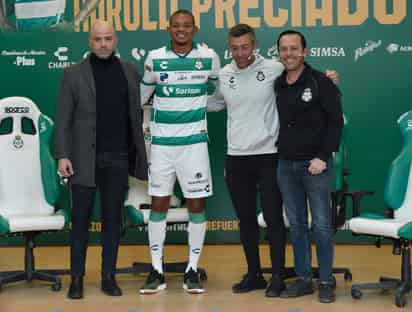 Harold Preciado fue acompañado por Dante Elizalde, Pedro Caixinha y Eduardo Fentanes en su presentación en el Auditorio Orlegi. (FOTO RAMÓN SOTOMAYOR)