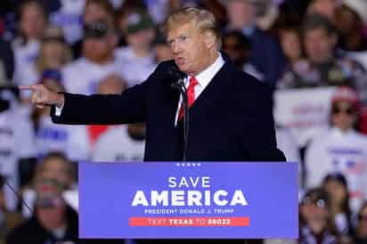Trump respondió en un comunicado a la información recogida el miércoles en varios medios acerca de una petición de NARA al Departamento de Justicia para investigarlo por llevarse de la Casa Blanca varias cajas con documentos. (ARCHIVO)