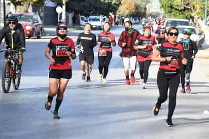 Gran respuesta tuvo la carrera de 5 kilómetros, la cual dio inicio a las 8:30 de la mañana. (Fernando Compeán)
