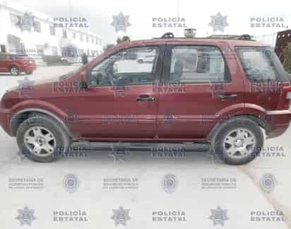 Se trata de una Ford Eco Sport, modelo 2004, color guinda, misma que era conducida por un hombre que fue identificado como Carlos “N”, de 43 años de edad. (CORTESÍA)