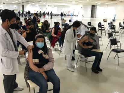 Estiman una vacunación cercana al 100% en los docentes de la región Laguna.