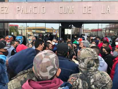 La protesta inició a las 8:30 de este viernes. (GUADALUPE MIRANDA)