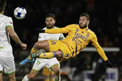 Gignac marcó de tijera el tercer tanto de los felinos (CORTESÍA TIGRES) 