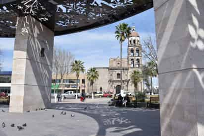 En el Centro Histórico de Monclova se aplicarán las leyes y reglamentos creados para rescatar su diseño arquitectónico, anunció Lucila Garza, Directora del Comité responsable del proyecto. (SERGIO A. RODRÍGUEZ)