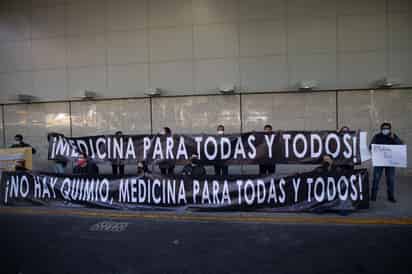 La ONG, integrada por más de 81 organizaciones y grupos de pacientes, presentó la 'Radiografía del Desabasto: Informe de transparencia en Salud 2017-2021'. (ARCHIVO)
