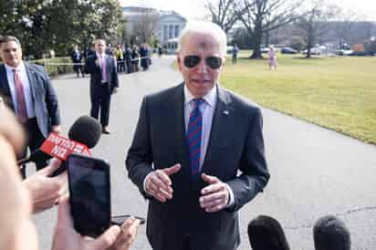 La Casa Blanca informó en un comunicado de esas sanciones y confirmó la decisión ya revelada este martes por el presidente Joe Biden de cerrar el espacio aéreo estadounidense a cualquier avión 'certificado, operado, registrado o controlado por personas relacionadas con Rusia'. (ARCHIVO) 