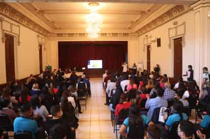 El evento se desarrolló en el Salón Azul de la presidencia municipal. (CORTESÍA)