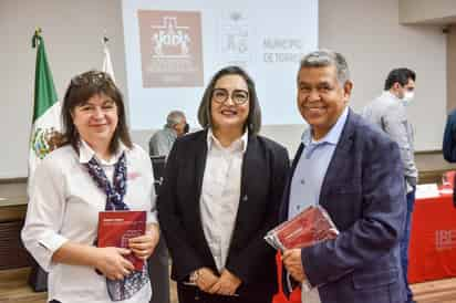 Laura Arellana, Zaide Seañez y Padre Toño Ávila (ERICK SOTOMAYOR) 