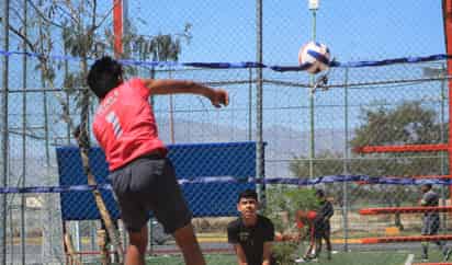 Una a una se fueron jugando las categorías, iniciando con la Juvenil Mayor femenil, donde se destacó el partido final entre Durango y Gómez Palacio. (CORTESÍA)