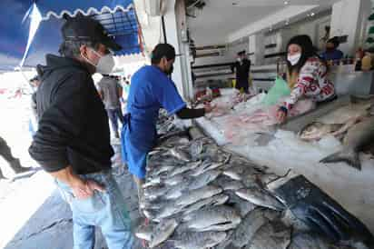 En esta Cuaresma, recomienda la Profeco elegir el pescado en las mejores condiciones.