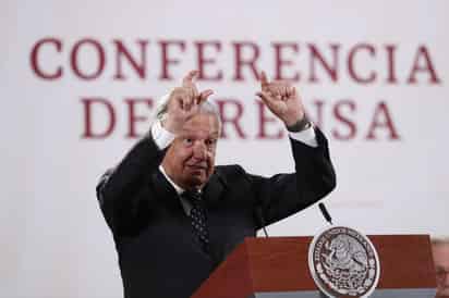En el Salón Tesorería, López Obrador aseguró que como Claudio X. González, como 20-25-30% de los mexicanos que tienen pensamiento conservador. (EFE)