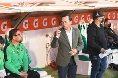 Eduardo Fentanes ha hecho un buen trabajo como técnico interino de los Guerreros junto a Omar Tapia y Rafael Figueroa. (FOTO: JORGE MARTÍNEZ)