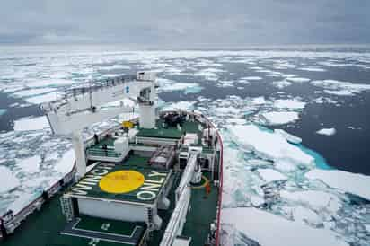 La Falklands Maritime Heritage Trust dice que la nave se encuentra a 3,000 metros bajo la superficie del Mar de Weddell, unos 6.4 kilómetros (4 millas) al sur del lugar registrado en 2015 por su capitán, Frank Worsley. (ARCHIVO) 