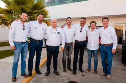 Gilberto, Julio, Jorge, Ricardo, Noel, Luis Fernando y Gil.