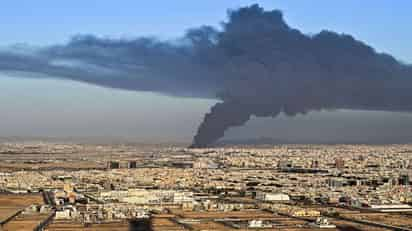 'Una estación de distribución de derivados del petróleo en el norte de Yeda (oeste del país) fue atacada con un misil' hutí, sin provocar heridos ni muertos, informó una fuente del Ministerio de Energía saudí citada por la agencia de noticias estatal, SPA. (ESPECIAL) 