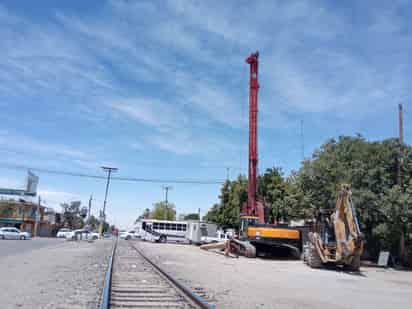 Ayer martes iniciaron los trabajos de construcción de los pilotes a base de acero y concreto, que forman parte de la cimentación.