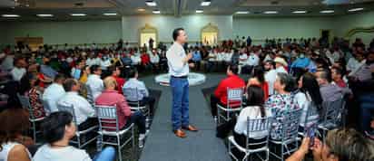 Presenta Esteban Villegas en La Laguna sus 5 ejes de campaña