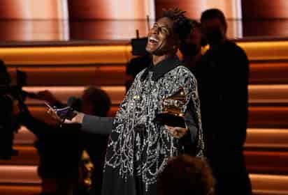 Ganador. Jon Batiste se impuso sobre las favoritas de la noche, Billie Eilish y Olivia Rodrigo.