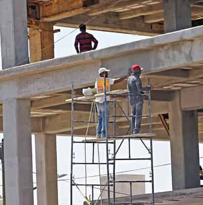 Cae producción en el sector de la construcción en La Laguna, informó la CMIC en la región. (ARCHIVO)