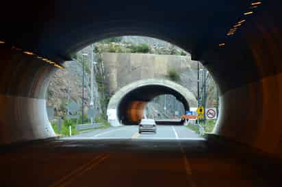 Los vándalos han causado daño a sistemas de iluminación de la supercarretera Durango-Mazatlán. (ARCHIVO)
