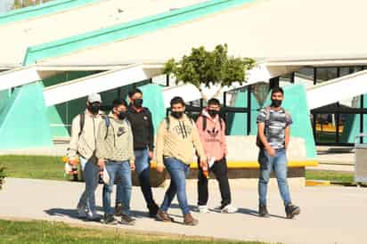 El apoyo económico se entrega directamente al estudiante mediante una tarjeta bancaria. (ARCHIVO)