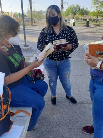 Una vez que se cuenta con la credencial, los usuarios pueden disponer del préstamo de libros a domicilio.