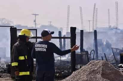 En pocos minutos el fuego consumió más de 20 jacales y las familias lograron ponerse a salvo.