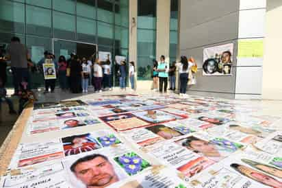 En señal de protesta Grupo Vida de Torreón primero bloqueó el acceso principal de la delegación Laguna I de la Fiscalía de Coahuila y más tarde cerró un tramo del periférico Raúl López Sánchez.