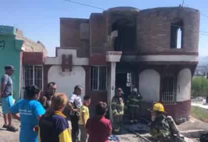 Fogata se sale de control y arrasa con habitación en Saltillo
