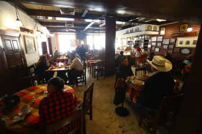 Los principales beneficiados, además de los hoteles, con esa actividad fueron los bares y restaurantes, con porcentajes similares. (EL SIGLO DE TORREÓN)