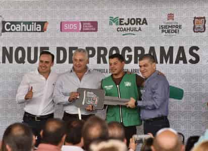 El titular de Desarrollo Social en Coahuila, Manolo Jiménez, destacó que solamente para Torreón, se destinan unos 400 mdp. (EL SIGLO DE TORREÓN)