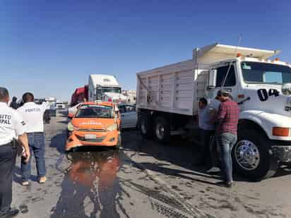 Solo uno de los conductores involucrados resultó herido. (EL SIGLO DE TORREÓN)