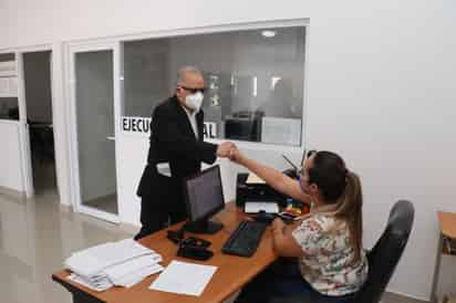 El alcalde se puso a la disposición de cada uno de los empleados del Ayuntamiento de segundo nivel, entabló diálogo con directores y subdirectores, para mantener una buena coordinación. (EL SIGLO DE TORREÓN)