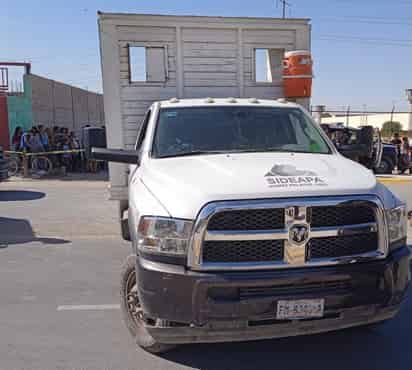 El vehículo oficial arrolló una motocicleta donde viajaban tres jóvenes en Gómez Palacio.