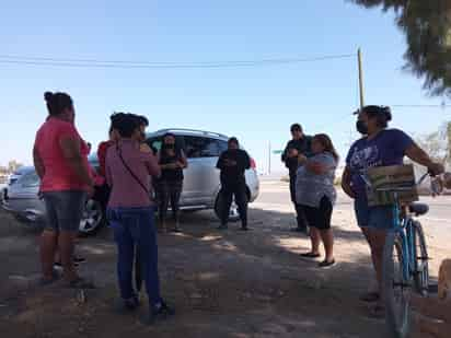 Las vecinas de Santa Cecilia pretendía manifestarse, pero las bloquearon con la convocatoria. (EL SIGLO DE TORREÓN)