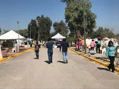 Protección Civil recomienda acudir a los panteones solo por un tiempo reducido, hidratados y con ropa clara y manga larga.