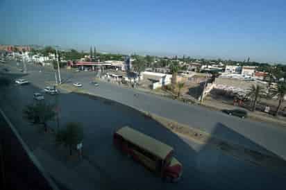 Informan sobre colocación de ballenas de concreto en la zona de obras del Sistema Vial 4 Caminos de Torreón.