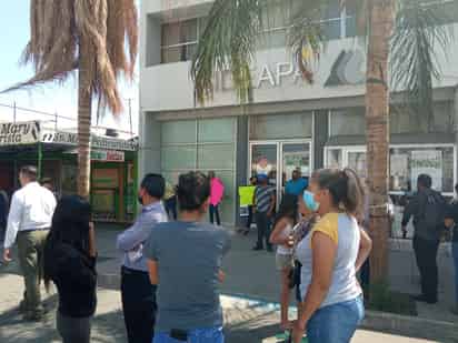 Familiares, amigos y conocidos se movilizaron para plantarse a las afueras del Sideapa y tomar las oficinas; también bloquearon al menos cuatro cruceros cercanos al sistema operador.