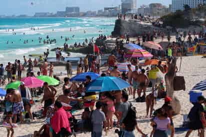 El gasto medio realizado por visitante fue de 470.43 dólares durante el tercer mes del año. (ARCHIVO)