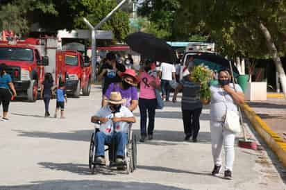 En 'orden' los habitantes de Torreón visitaron los panteones durante el Día de las Madres. (EL SIGLO DE TORREÓN)